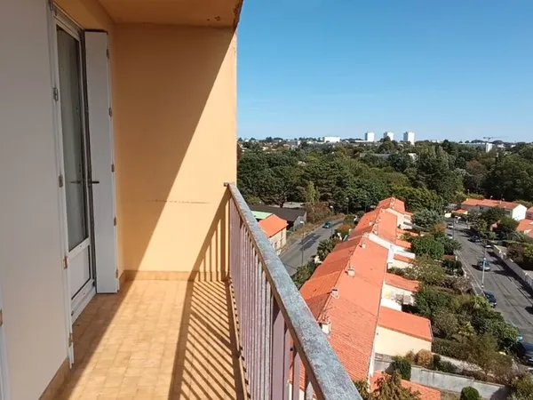 T4 75m2, Chezine-Tillay, dernier étage, ascenseur, balcon Sud, parking privé, vue dégagée