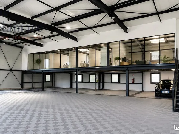 Local 512 m² Arbin
