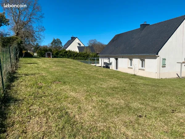 Maison contemporaine de plain-pied - 102 m² - Terrain clos 959 m² - Fort potentiel - Hôpital-Camfrou