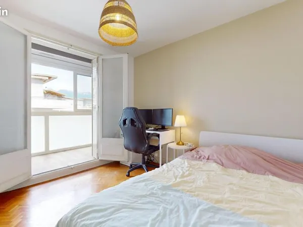 Chambre 4 pièces 74 m²