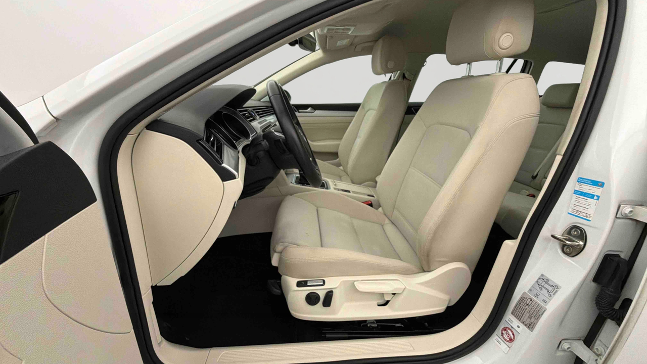 Volkswagen Passat SW 1.4 TSI 150 ACT BMT DSG7 — photo 11