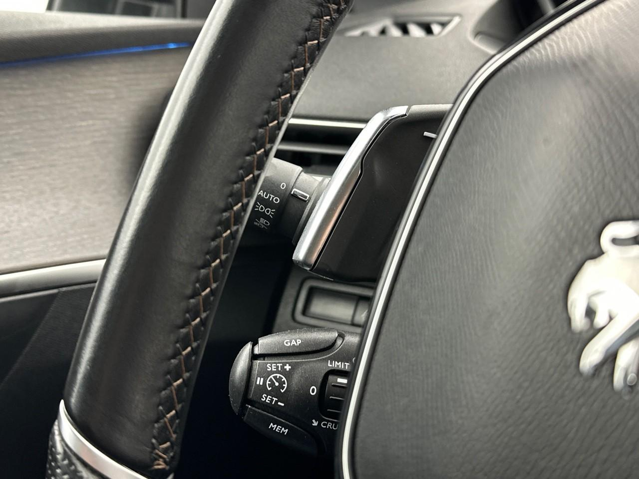 Peugeot 3008 hybrid4 300 e-eat8 gt — photo 22