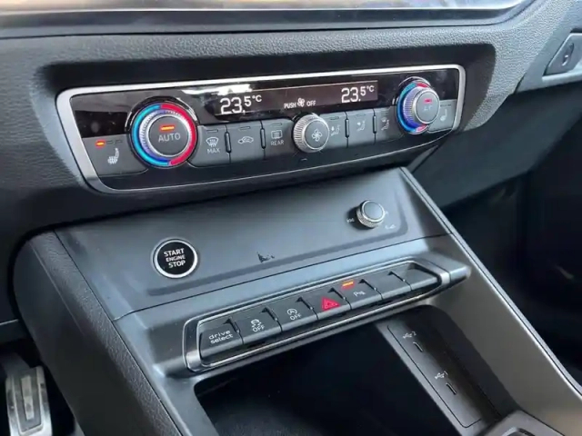 Audi Q3 sportback 35 tfsi 150 ch s tronic 7 — photo 32