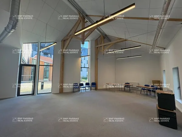 Bureaux 327 m²