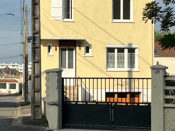  BAISSE DE PRIX Maison de ville se situant dans une avenue à soissons