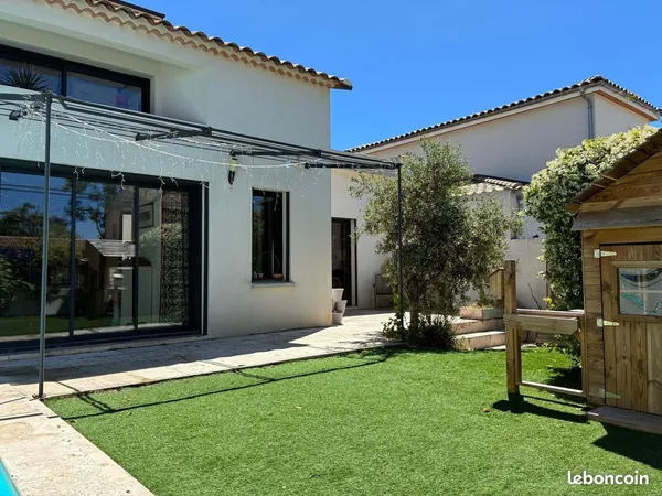 Villa rénovée avec piscine et patio Marseille 8eme
