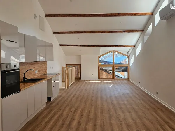 Duplex inversé T3 rénové centre BSM