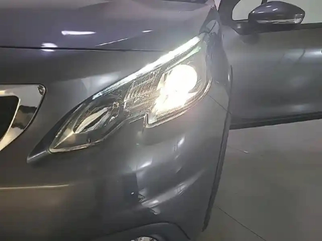 Peugeot 2008 puretech 130ch s&amp;s bvm6 — photo 16