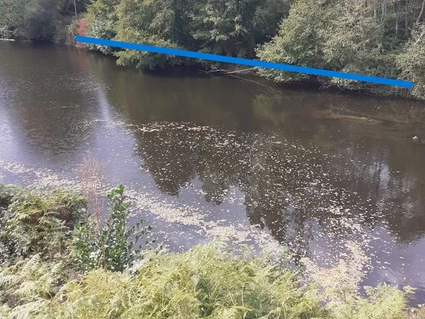 Terrain de loisirs en bordure de rivière