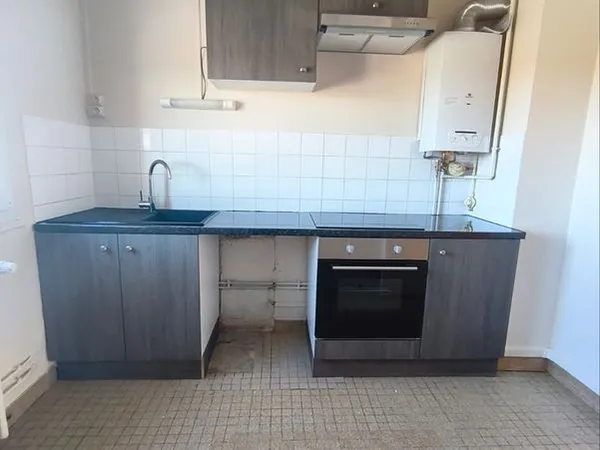 Loue T4 rénové avec 2 chambres