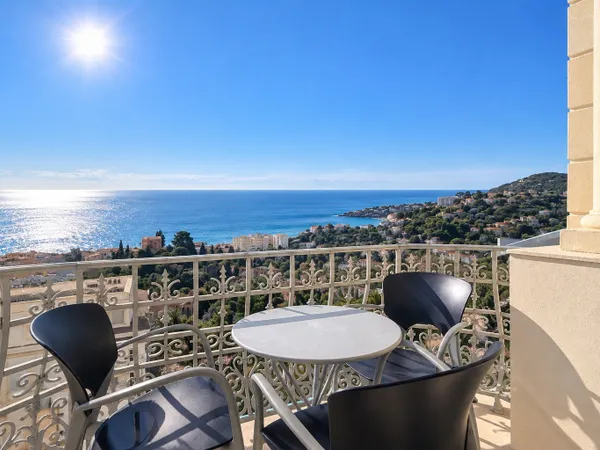 Riviera Palace - Dernier étage, 3 pièces avec balcon et vue
