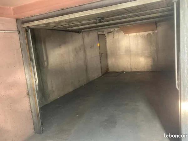 Garage (box fermé) 49 rue du Faubourg National
