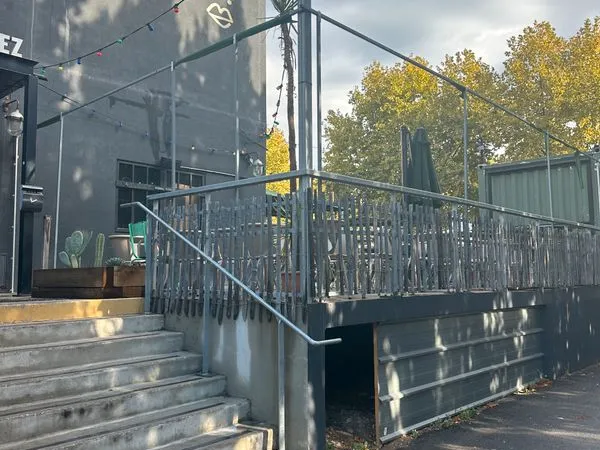 Stand restauration + terrasse 77 m² - Halles du Lez
