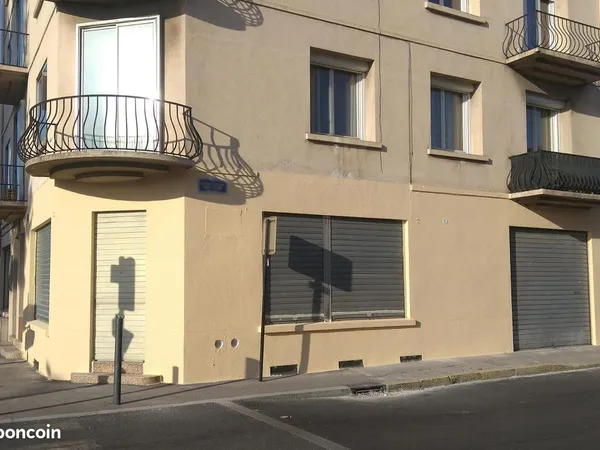 Local commercial avec vitrines 44m2