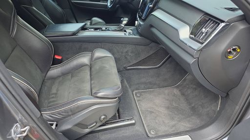 Volvo XC60 2.0 D4 190 Geartronic8 - R-Design – 2018 – 152000 km – Diesel – Boîte Automatique — photo 17