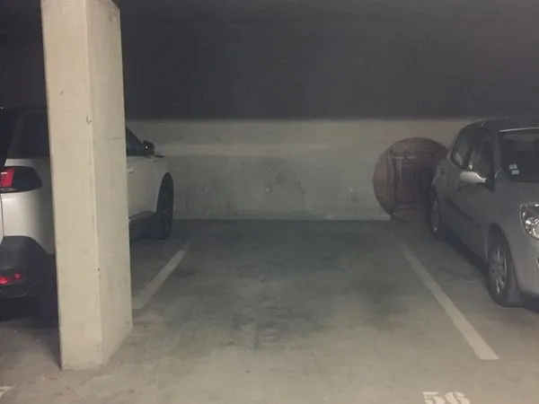 Loue place de parking Le Mail