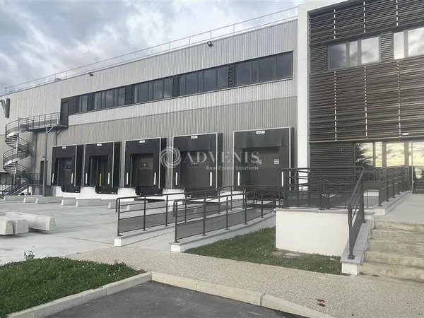 Entrepôt 2794 m²
