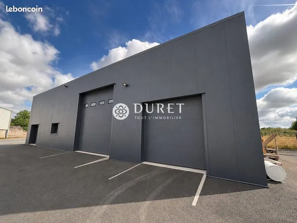 Local 370 m² Montréverd