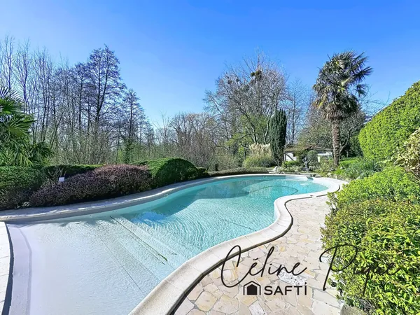 MAISON FAMILIALE AVEC PISCINE DANS ENVIRONNEMENT EXCEPTIONNEL