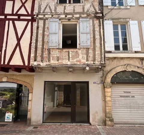 Charmant immeuble à colombages au coeur du centre-ville