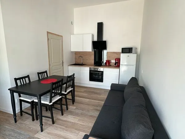 Saintes - Les Vacherons | Studio meublé 20 m² avec extérieur & parking