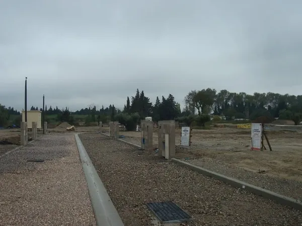 Terrain 233 m²