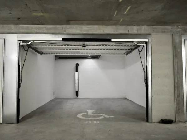 Vends Box/parking PMR - taille XXL - Gratte-Ciel - Villeurbanne
