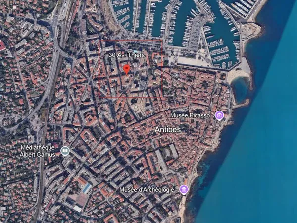 ANTIBES Centre Ville / Avenue Thiers : à vendre 1 Box et 1 Parking - Résidence neuve & sécurisée. Pr
