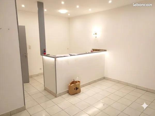 Tres bel F2 a mohon en rez-de-chaussée