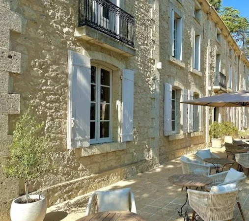 Château 36 pièces 1840 m²