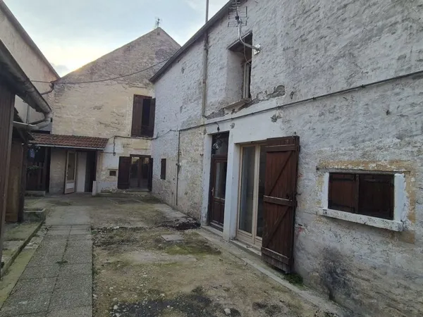 Maison de village avec cour