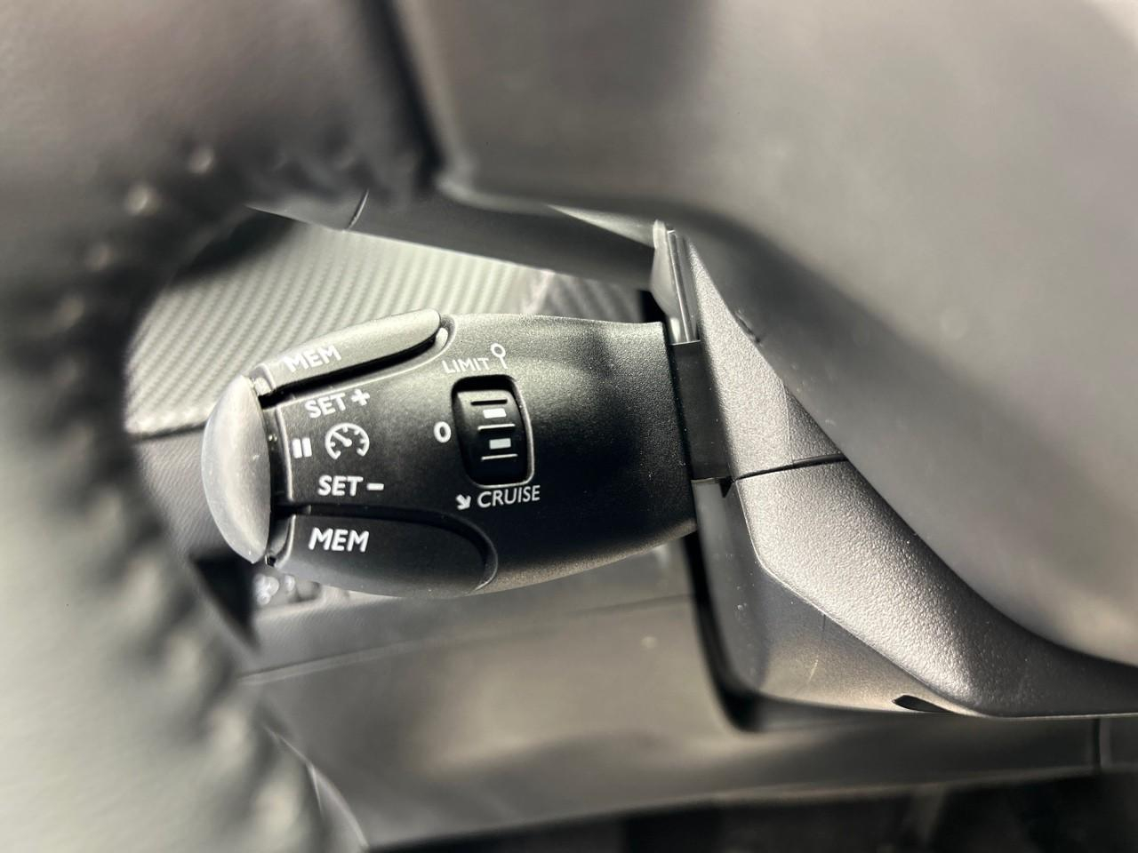 Peugeot 2008 hybrid 136 e-dcs6 style — photo 20
