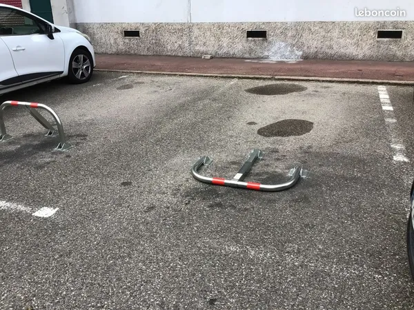 Place de parking extérieure sécurisée dans Résidence fermée Cusset