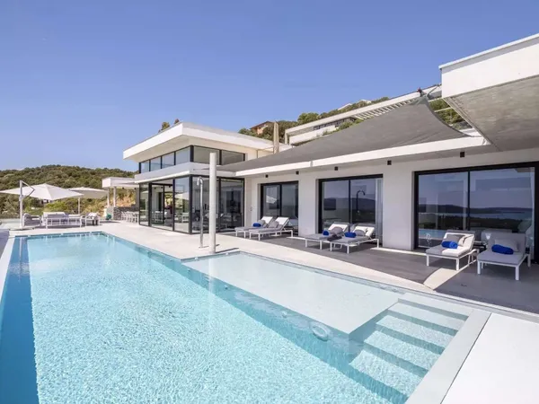 Villa 7 pièces 400 m²