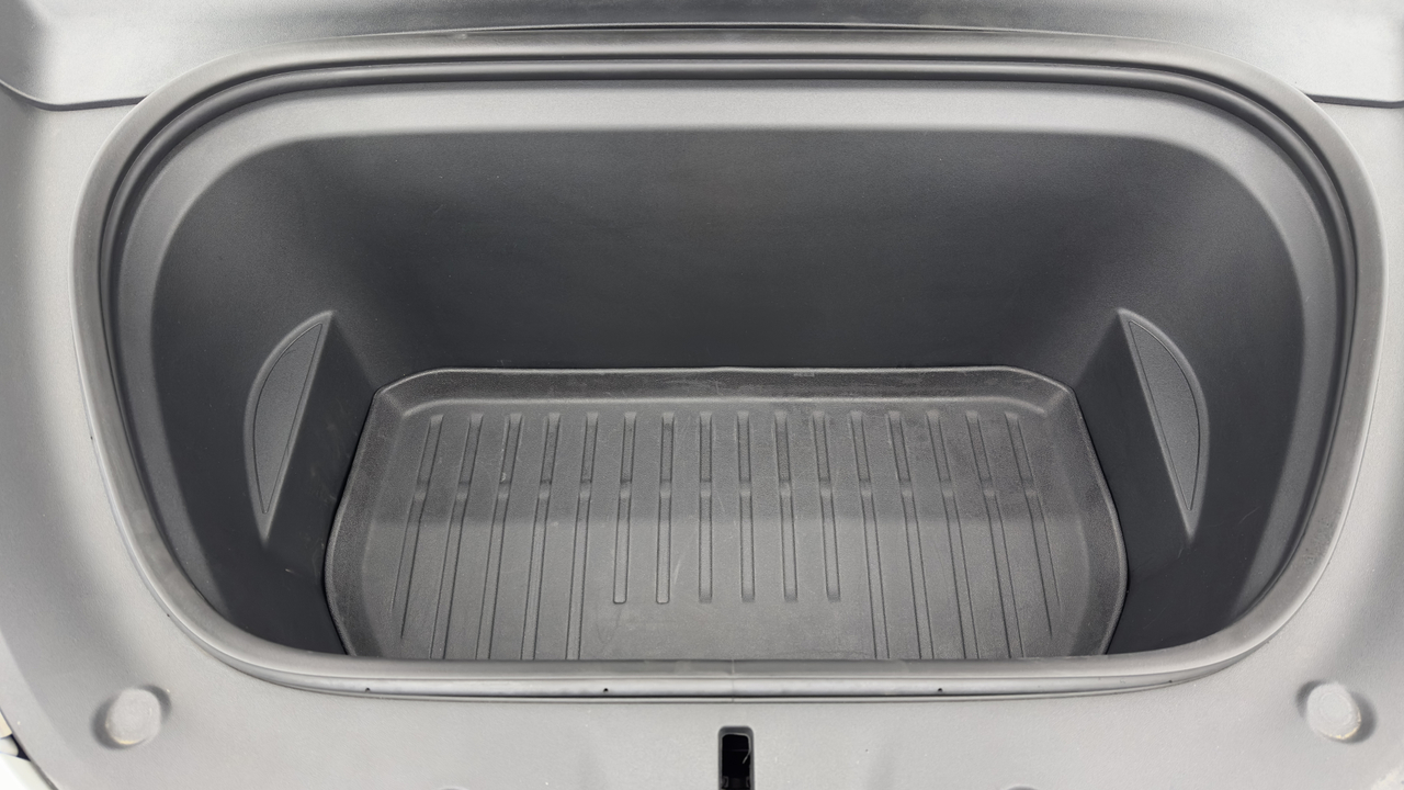 Tesla MODEL Y Long Range RWD — photo 31