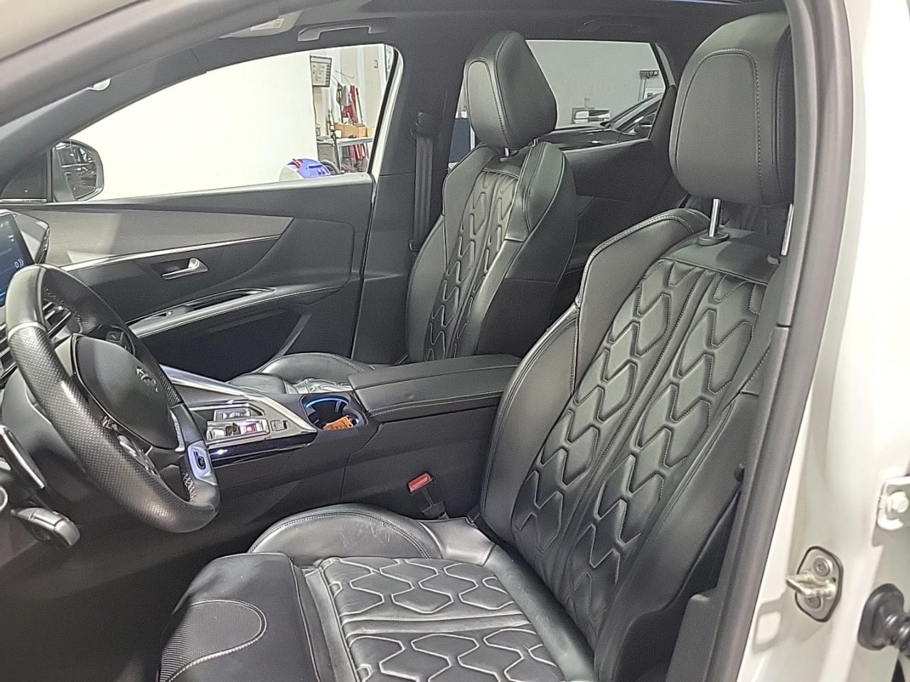 Peugeot 3008 hybrid4 300 e-eat8 gt — photo 10
