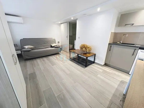 CANNES PALM BEACH BEAU STUDIO A LOUER EN MEUBLE EXCELLENT ET