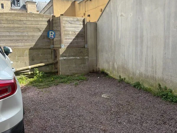 PARKING SÉCURISÉ À LOUER - Rue Saint-Pierre - Caen