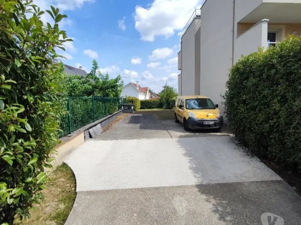 Champigny sur Marne (94500): Grande place de parking handica