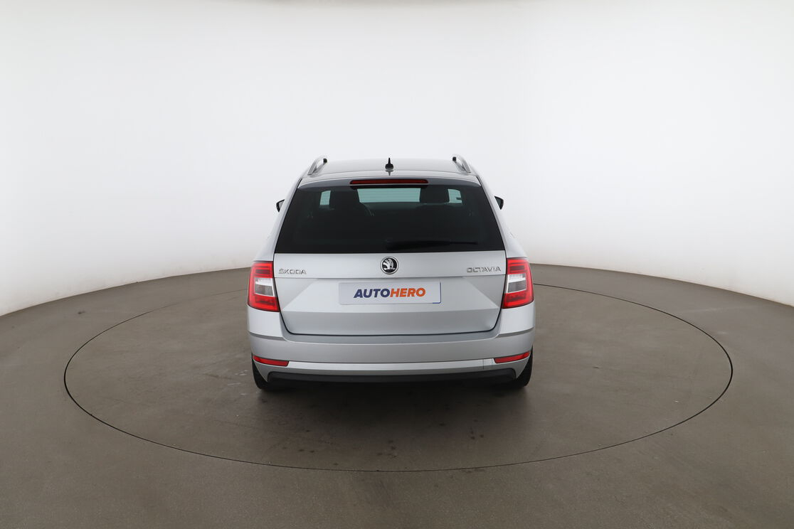 Skoda Octavia Combi 1.6 TDI Drive — photo 4