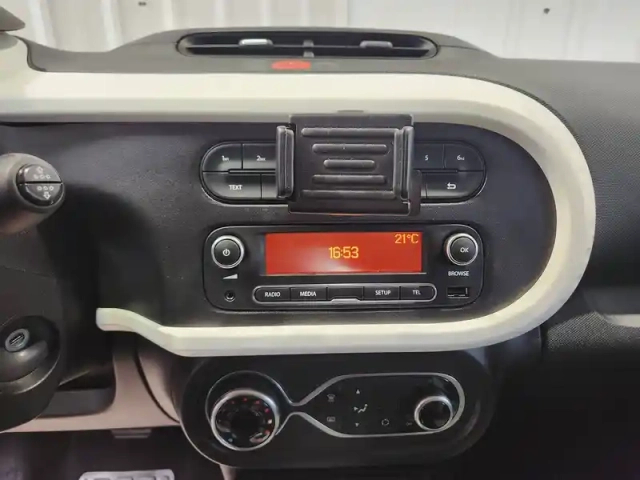 Renault Twingo iii e-tech — photo 11