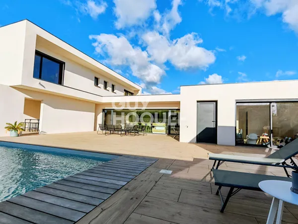EN EXCLUSIVITE !! Perpignan Parc Ducup - Villa contemporaine de 227 m² - 4 suites - Piscine - Enviro