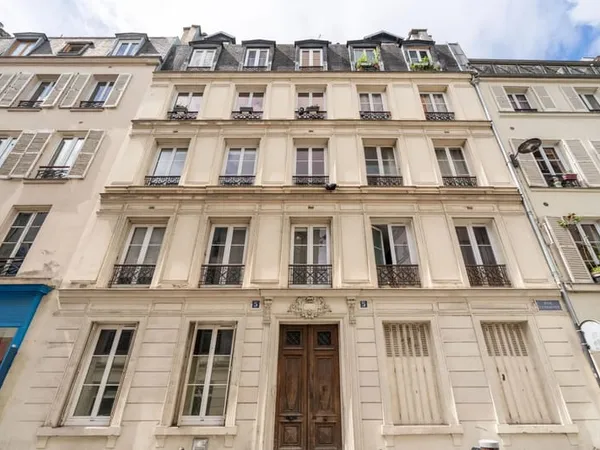 PARIS XVII - COEUR BATIGNOLLES/CAVE AMENAGEE EN STUDIO D ENREGISTREMENT