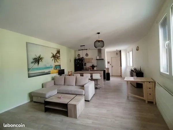 Appartement T2 rénové de 53 m² Centre-ville d'Issoire Dernier étage