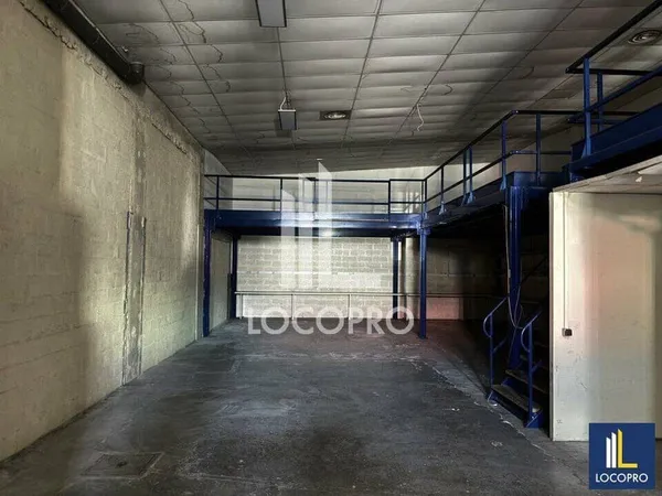 Local d'activité 322 m²