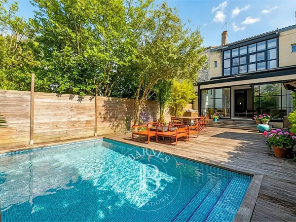 Maison 7 pièces 210 m²