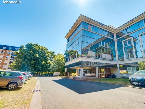 Vente : Bureaux 72 m² + 3 parkings - Versailles Chantiers - Sans frais d'agence