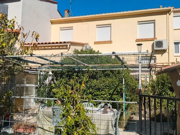 Maison d 'environ 15O m2 sur plus de 300m2 en centre ville d'Argelès sur mer parfait état