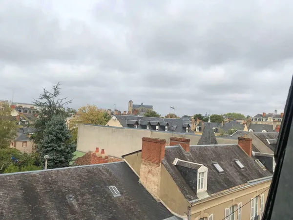 Loue 2 p récent calme dernier étage prox immédiate centre le mans