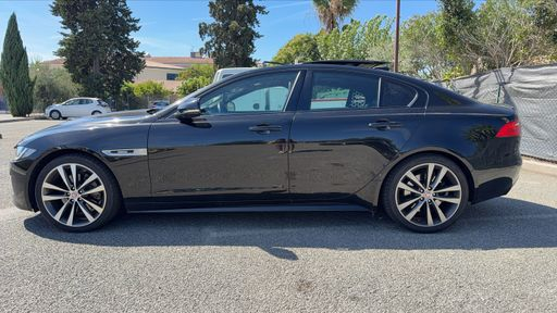Jaguar XE 2.0 D - 180 CH AWD BVA8 - R-Sport – 2017 – 106953 km – Diesel – Boîte Automatique — photo 1